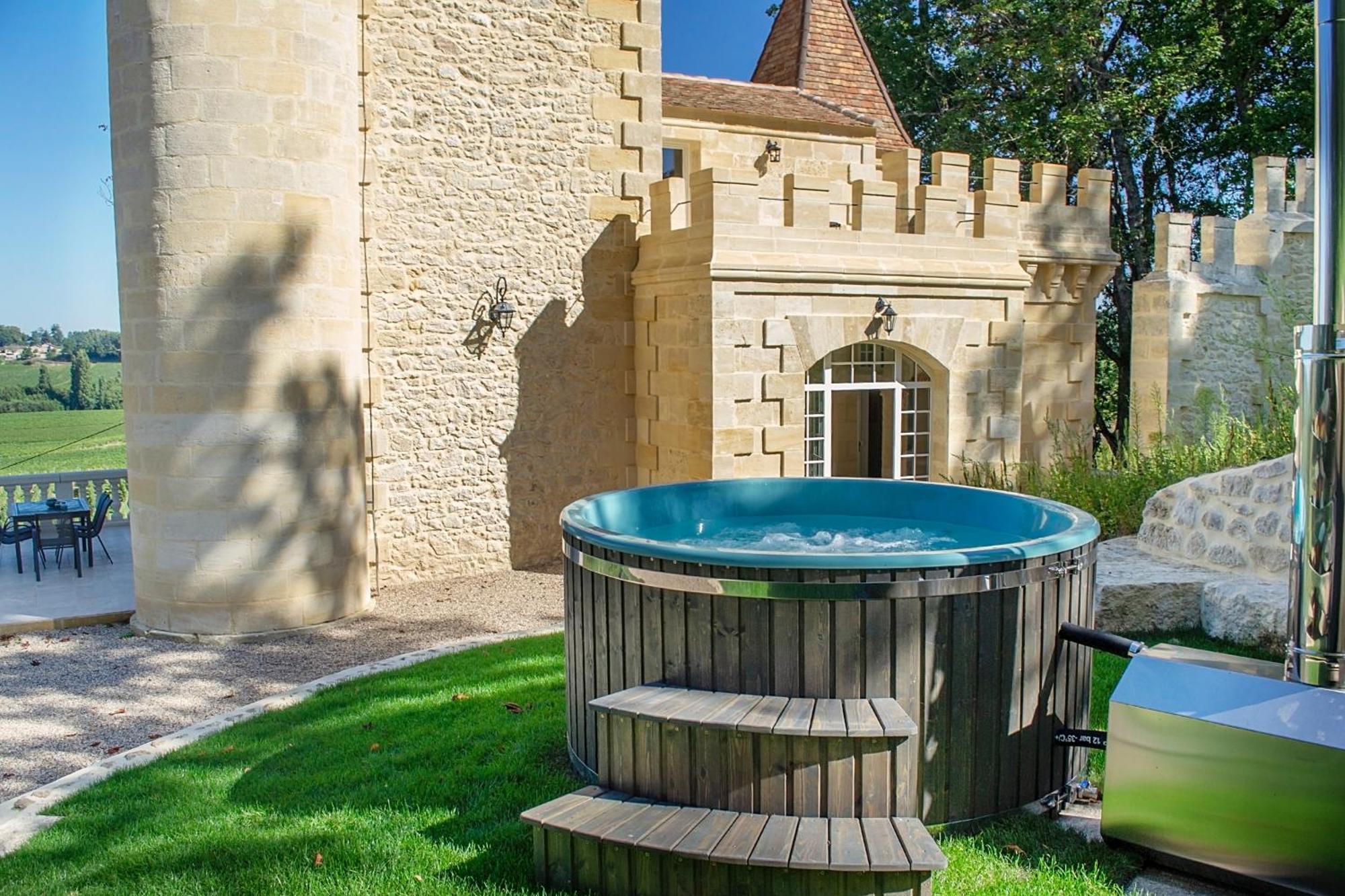 La Reserve Du Chateau De Roques Puisseguin Exterior photo